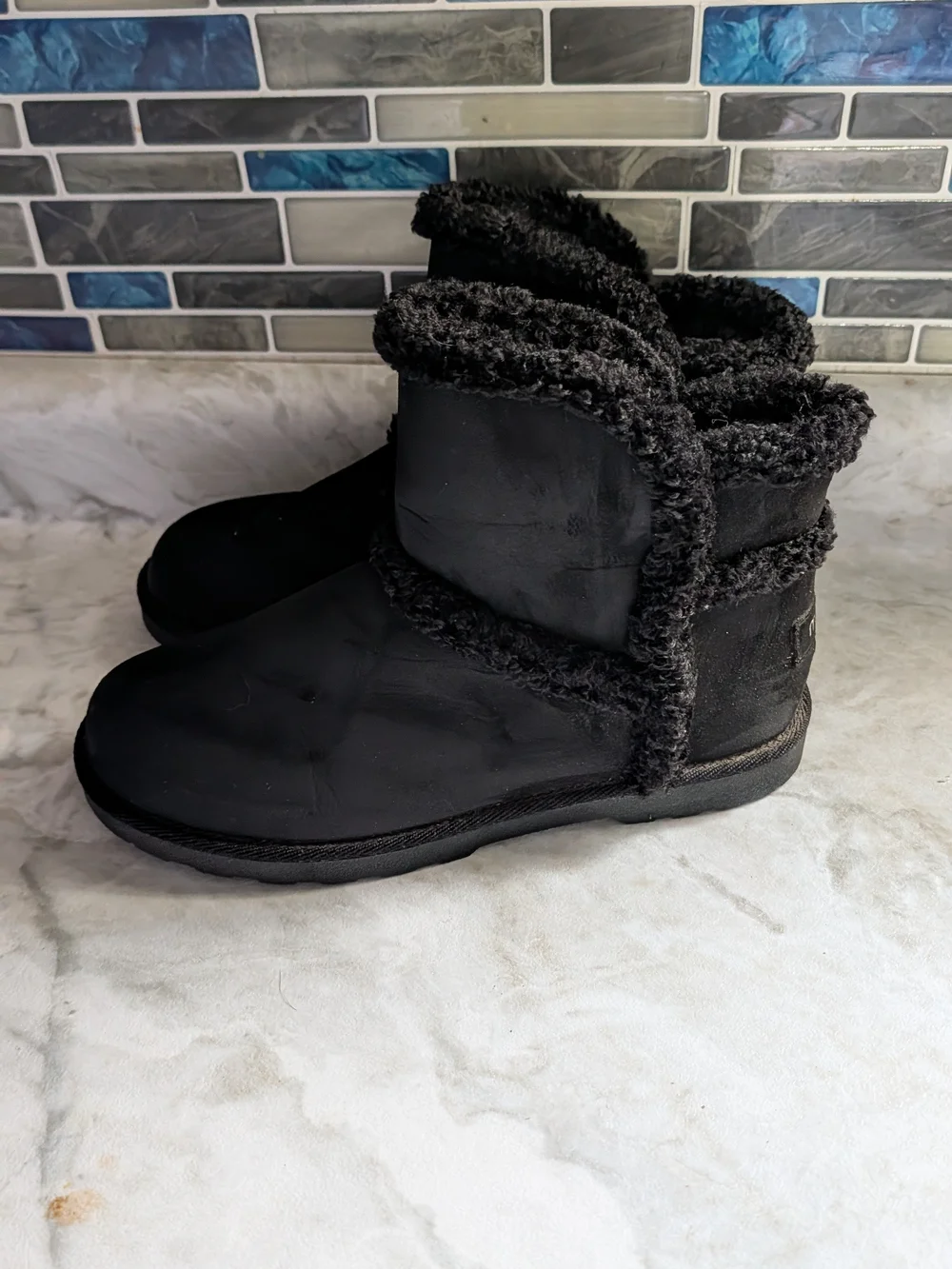 Women's Black Faux Shearling Winter Slippers Booties